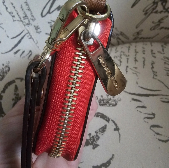 Michael Kors zip large wallet in orange/white - Picture 6 of 12